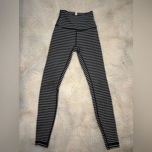 Lululemon 28” wunder under black Striped Leggings